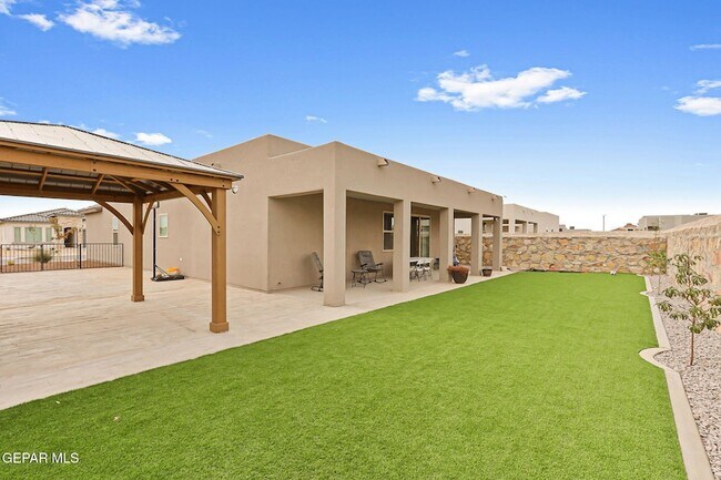 Building Photo - 824 Paseo Solar Dr