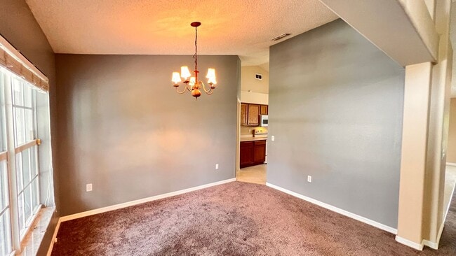 Building Photo - Huge!! 3 bedroom 2 bath in Deltona Lakes. ...