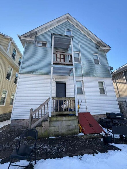 Building Photo - 327 Bassett St