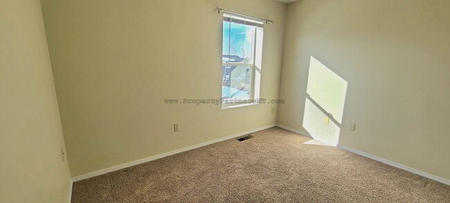 Building Photo - 305 Prairie Ave