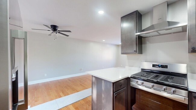 Building Photo - 1033 E 51st Pl