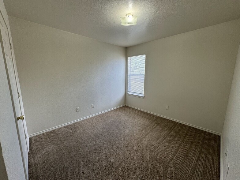 Building Photo - 2901 Cantabrian Dr
