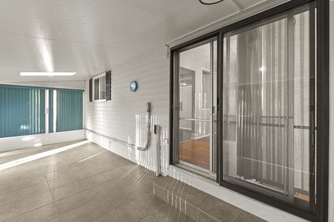 Building Photo - 2022 Northglen Dr