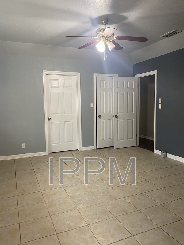 Building Photo - 609 Inverary Dr