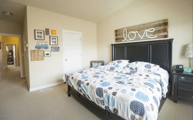 Building Photo - 3 Bed/2 Bathroom house in South Jordan