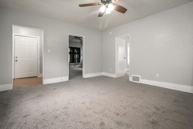Building Photo - 3104 Seymour Ave