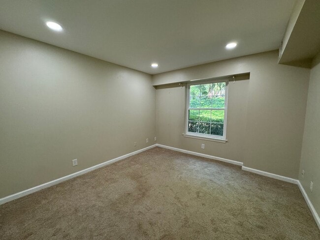 Building Photo - Spacious 2 Bed 2 Bath Condo In Vibrant The...