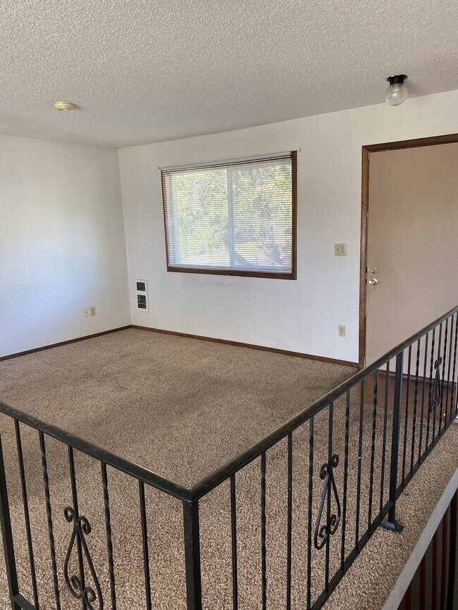 Building Photo - 2030-2040 NW Friel Street