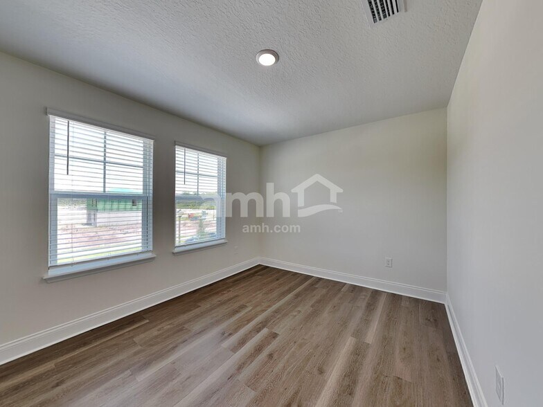 Building Photo - 5630 Oesterle Rd