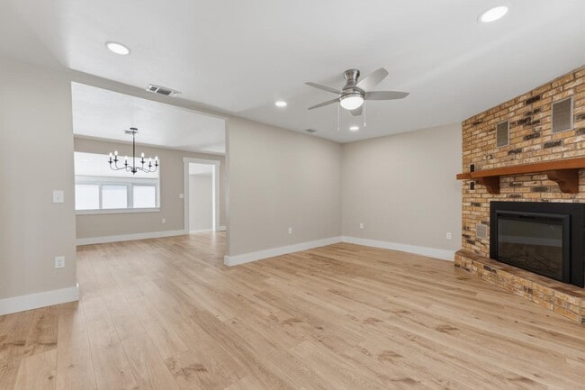 Building Photo - 103 W Centre St