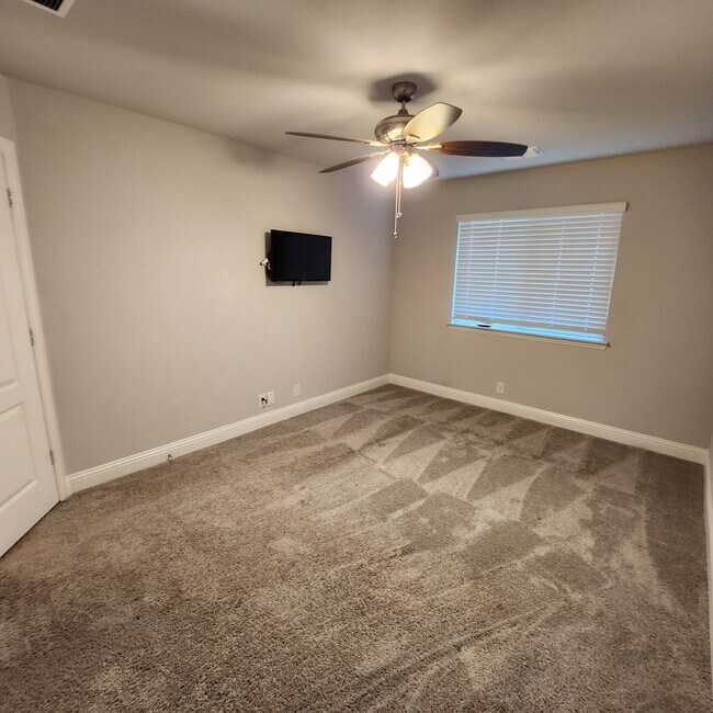 Building Photo - 1312 Carancho Dr