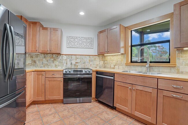 Building Photo - 9752 SE Highborne Way