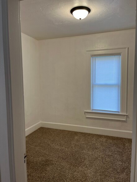 Building Photo - 1140 Lawe St