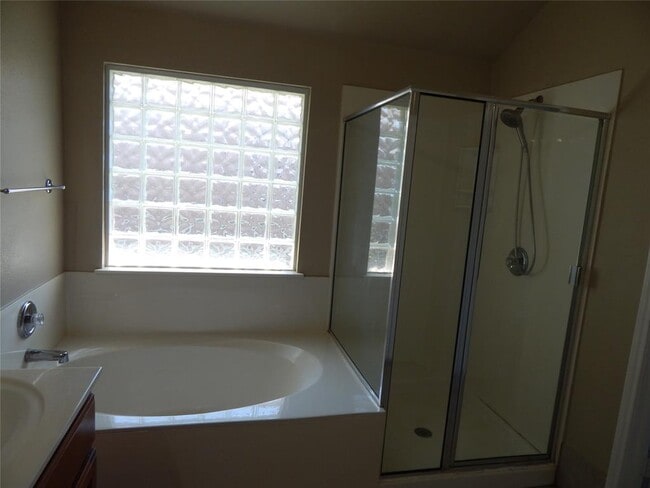 Building Photo - 601 Abbeyglen Castle Dr