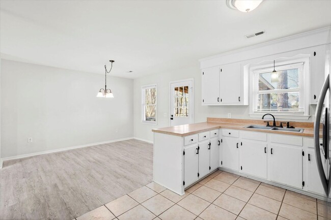 Building Photo - Four Bedroom Brick home in Sangaree