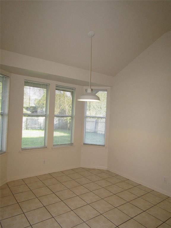 Building Photo - 122 Little Lake Rd