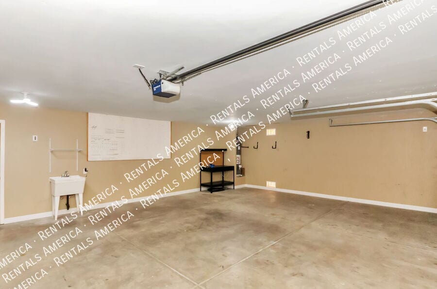 Building Photo - 4976 W Rosebay Dr