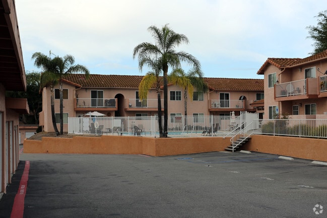 Building Photo - Diamante