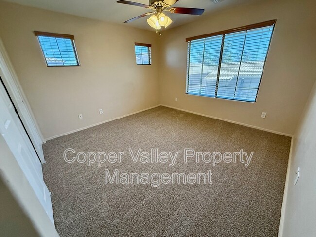 Building Photo - 519 E Rainbow Dr