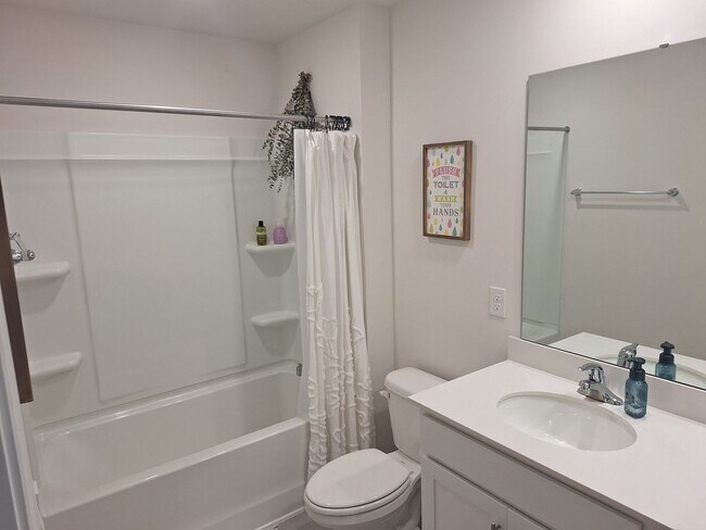 Building Photo - Lovely Four Bedroom Home  Approximately 5 Minutes Away from Gate Ft Jackson and 30 Minutes from S...