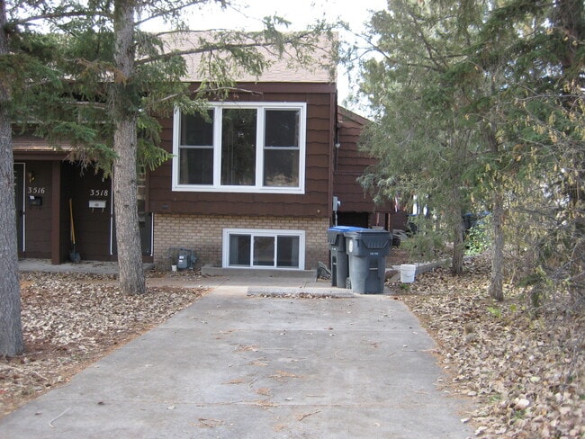 Primary Photo - 2 BEDROOM, 1 BATHROOM, TOWNHOME IN THE AVE...