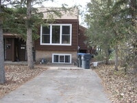 Building Photo - 2 BEDROOM, 1 BATHROOM, TOWNHOME IN THE AVE...