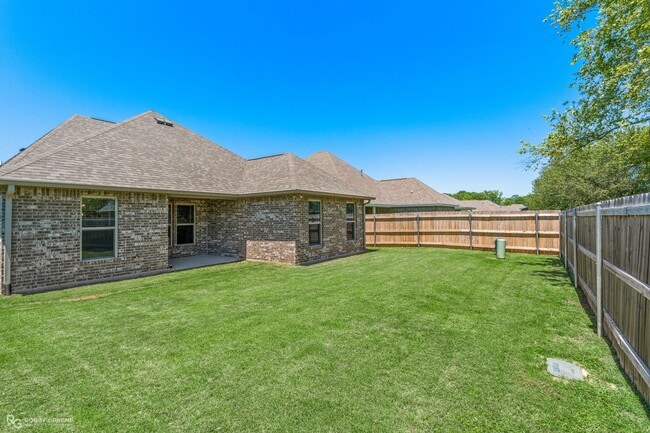 Building Photo - Beautiful 3 bedroom/2 bathroom in Willow Heights
