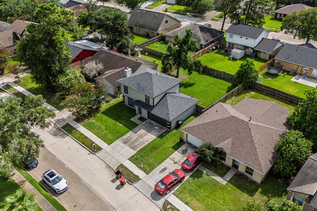Building Photo - 12223 Kingslake Forest Dr