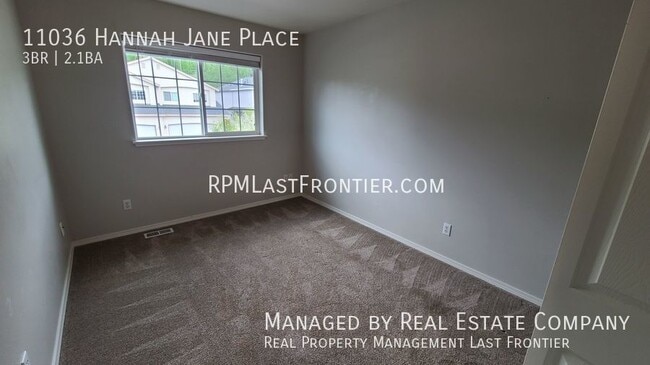 Building Photo - Modern and Stylish Eagle River Townhome