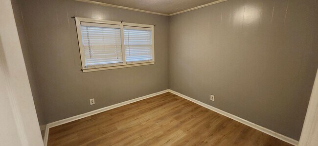 Building Photo - 4 bedroom home in North Columbus