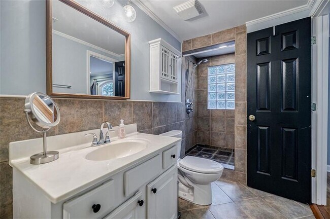 Building Photo - 183 Locust St NE