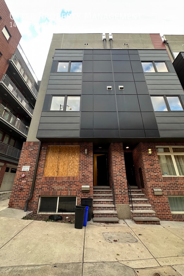 Building Photo - 142 N Front St