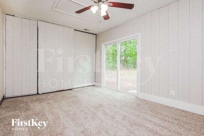 Building Photo - 2561 Realm St