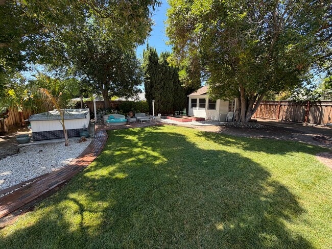 Building Photo - 772 Viader Ct