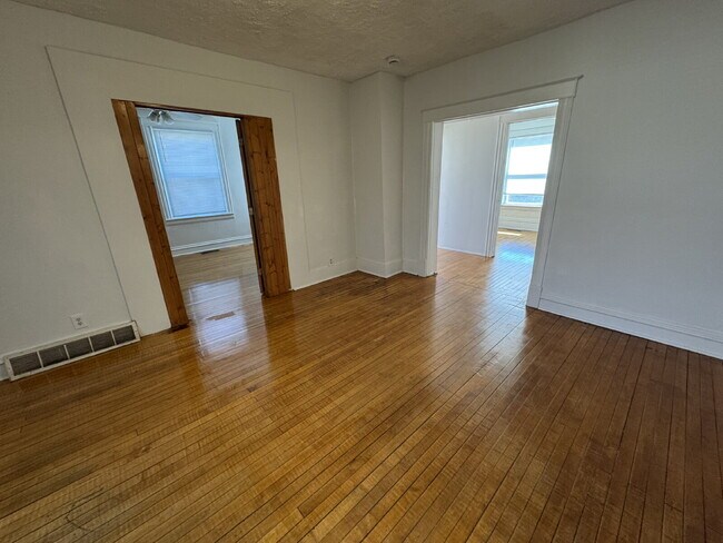 Building Photo - 2522 5th St NE