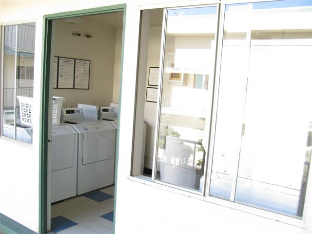 laundry room nearby - 1187 E 3rd St