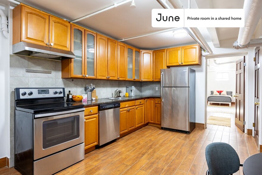 Building Photo - Welcoming ROOM at The Parkside House