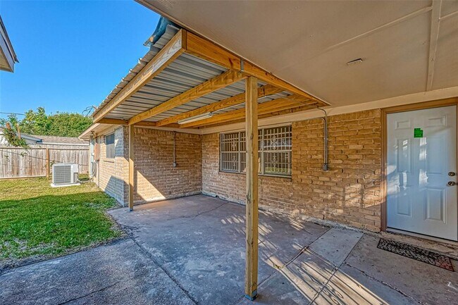 Building Photo - 11503 High Star Dr