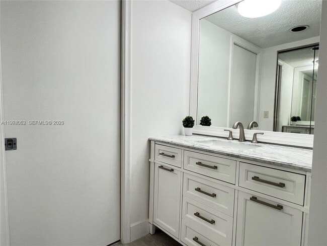 Building Photo - 1001 SW 128th Terrace