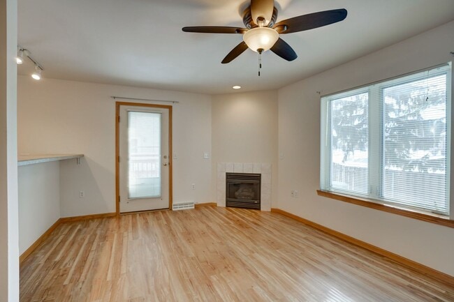 Building Photo - 6101-6103