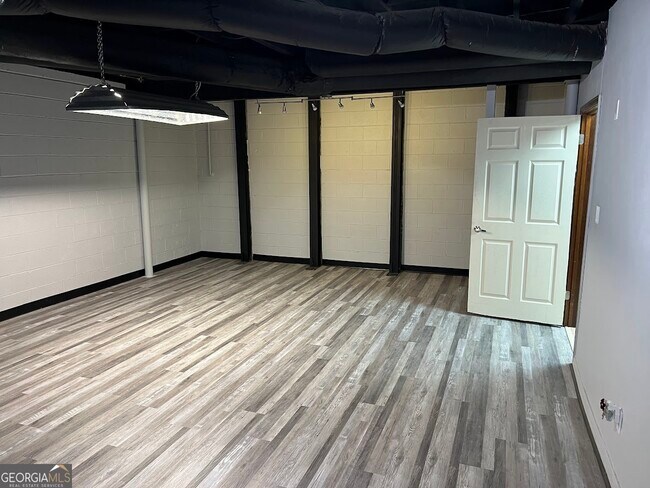 Building Photo - 5741 Wolf Laurel Dr SW