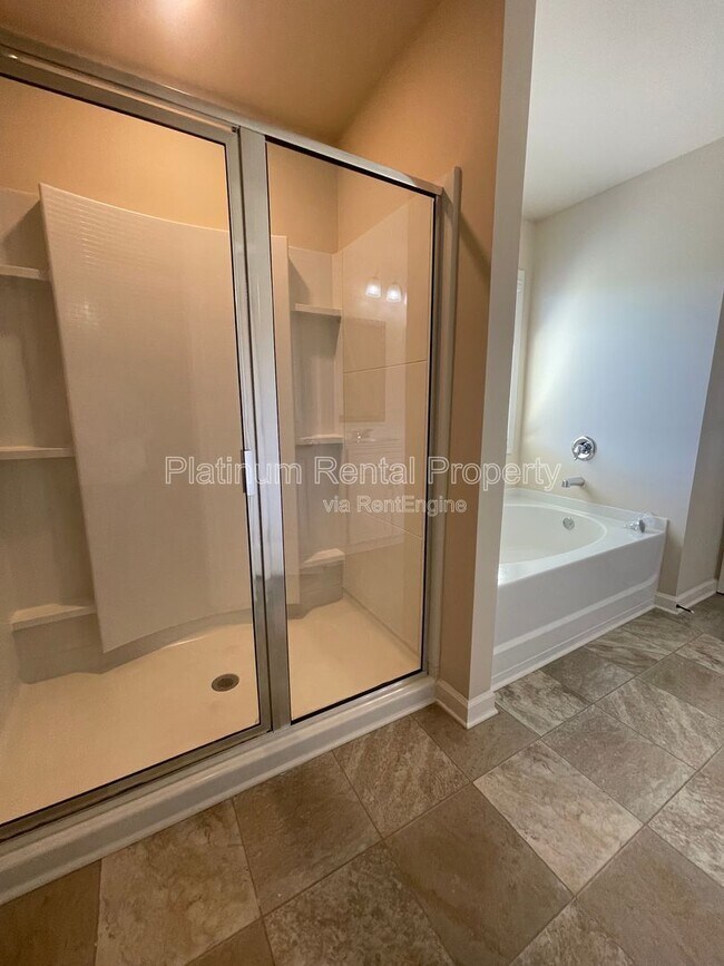 Building Photo - 4425 Huron Dr