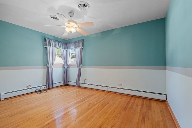 Building Photo - 9628 S Knox Ave