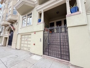 Building Photo - 3 bed 1 bath Townhome in heart of Mission District