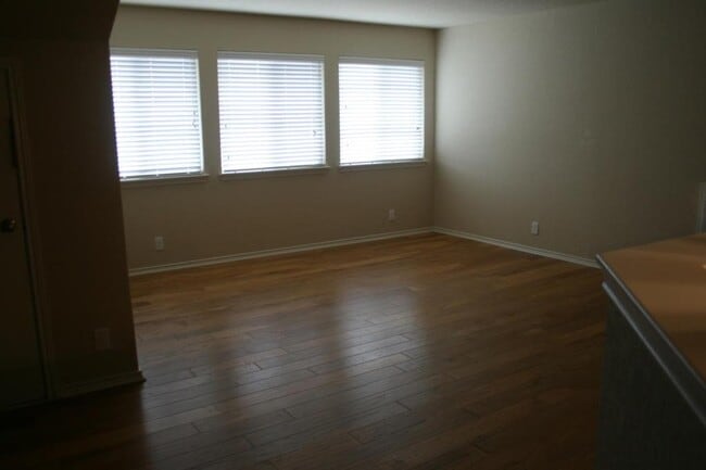 Building Photo - 27035 Oleander Chase