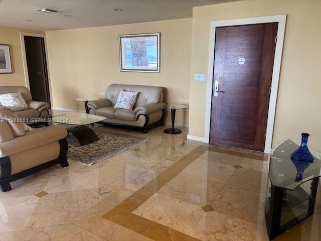 Building Photo - 100 Lincoln Rd