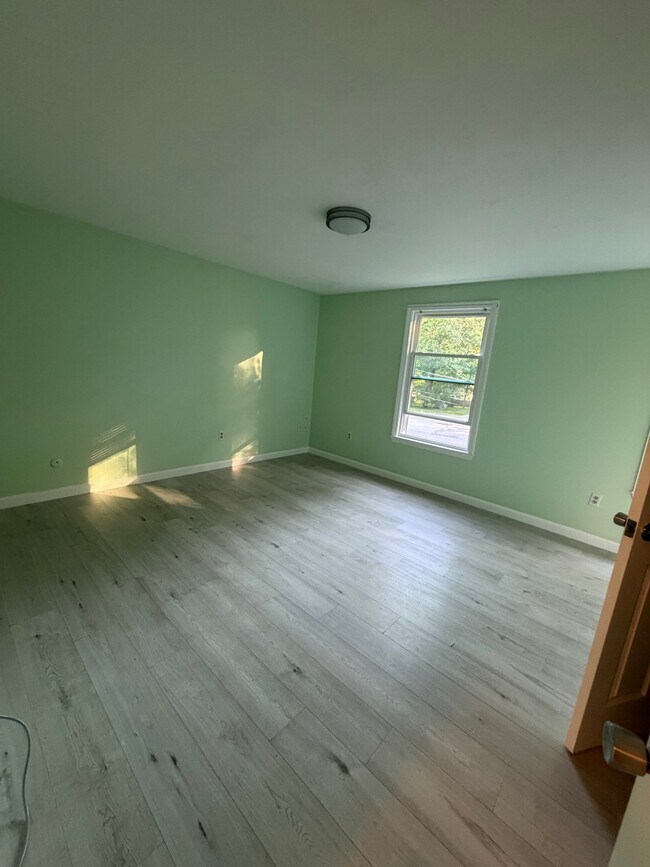 Building Photo - 7 Amvet Dr