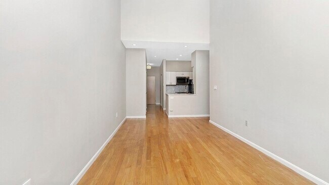 Building Photo - 106 13th St