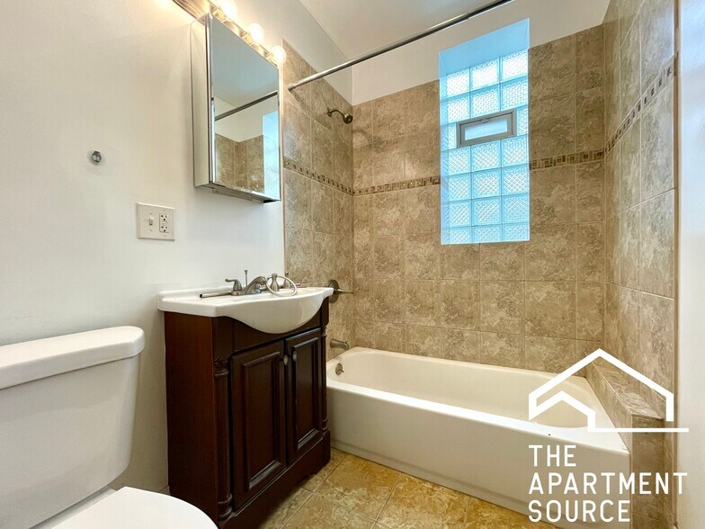 Building Photo - 2535 N Central Park Ave