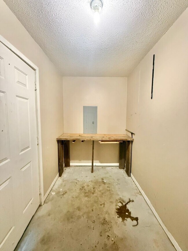 Building Photo - Langley Westminster Duplex